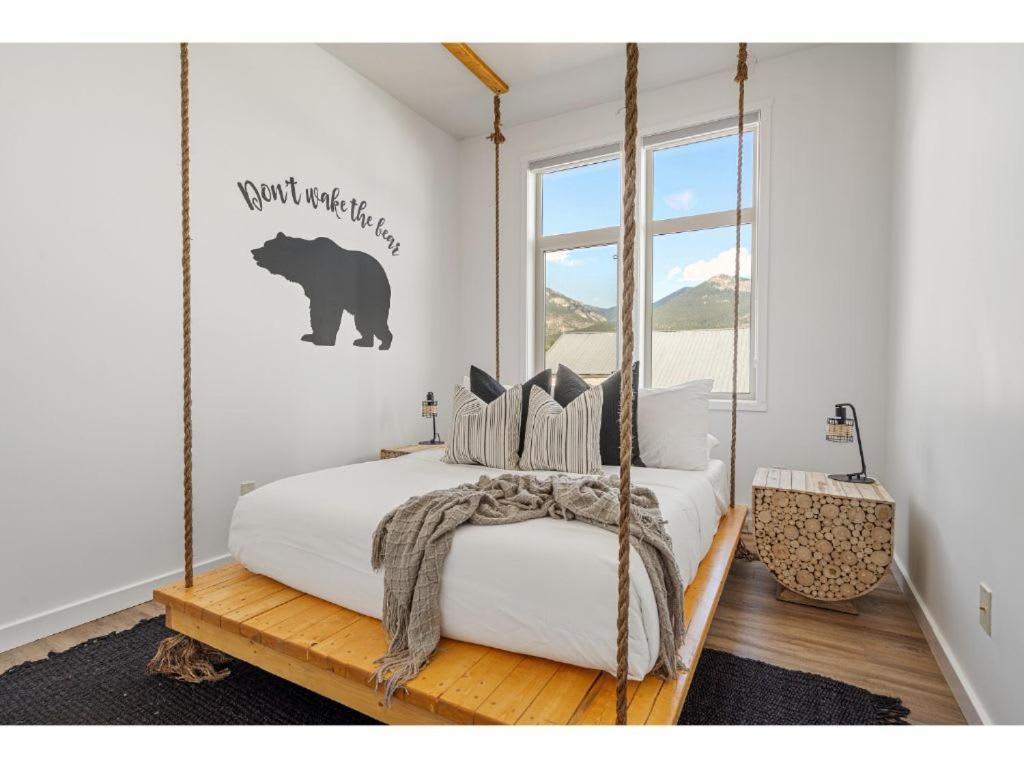 The Grizzly House I Sleep 7 I Patio & Bbq I 55 Tv Lejlighed Invermere Eksteriør billede