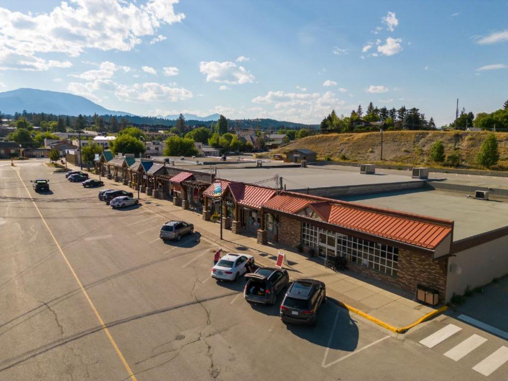 The Grizzly House I Sleep 7 I Patio & Bbq I 55 Tv Lejlighed Invermere Eksteriør billede