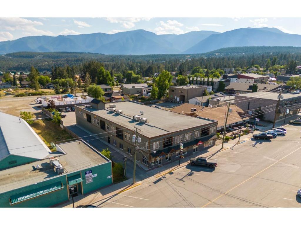 The Grizzly House I Sleep 7 I Patio & Bbq I 55 Tv Lejlighed Invermere Eksteriør billede